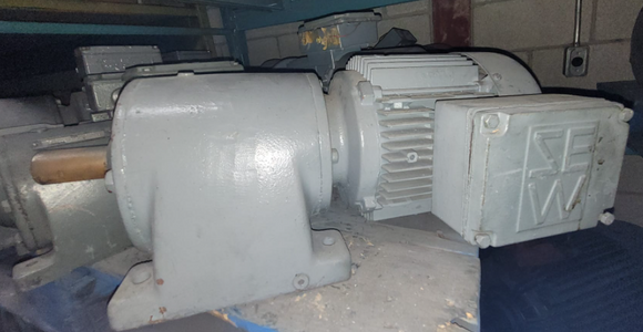 SEW Motor with Gear Reduction R40DT71K4 Ratio 4.61 575V 0.5HP